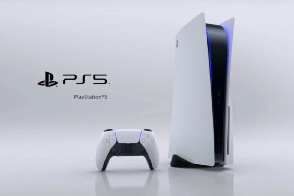 Concolle PlayStation 5 bianca e nera con una manopola per giocare