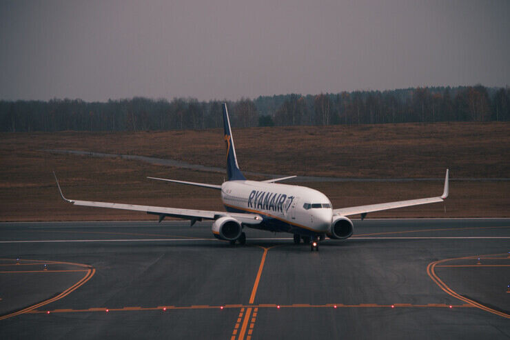 Un aereo Ryanair in pista 