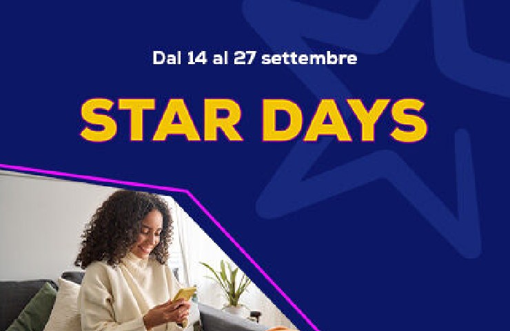 Una ragazza sorride per le offerte nel volantino di Euronics Star Days